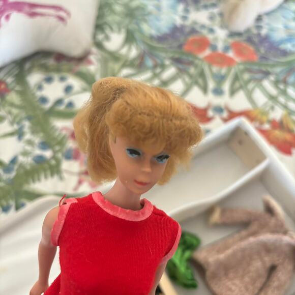 Vintage 1963 Redhead Midge Doll w/ Clothes & Barbie Case Mattel Mod Era - Picture 5 of 7